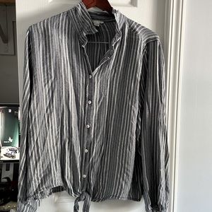 American Eagle Button up Shirt